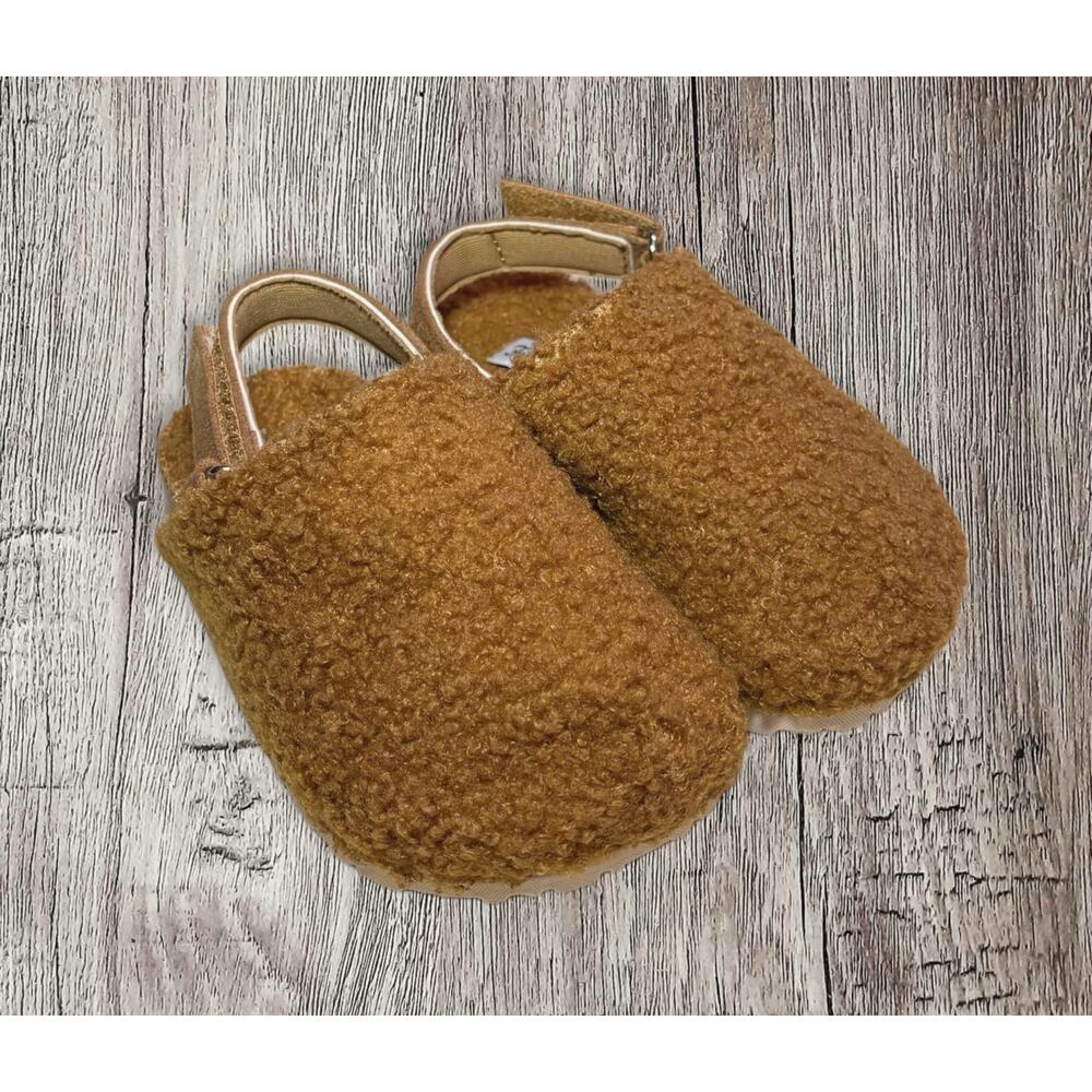 First Steps baby brown Sherpa slippers‎ size 6